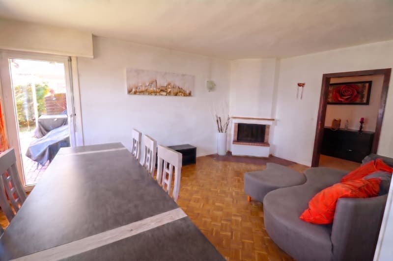 Appartement avec grand jardin et vue panoramique sur le lac (9)