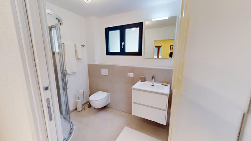 Charming 2.5-Room Apartment in Oerlikon with Balcony (13)