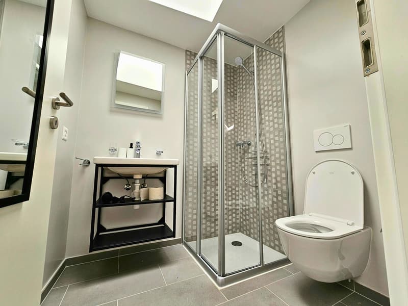 Modern Top-Floor Studio Near Metro - 15 Min to City Centre (8)