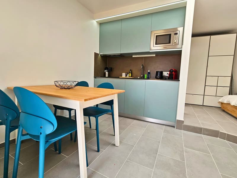 Modern Top-Floor Studio Near Metro - 15 Min to City Centre (2)