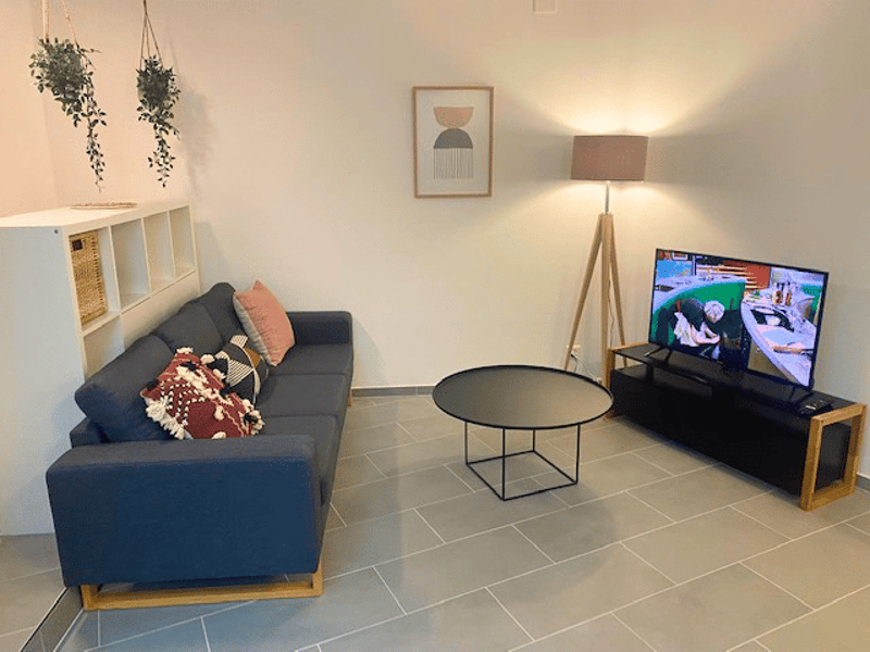 Modern Top-Floor Studio Near Metro - 15 Min to City Centre (9)