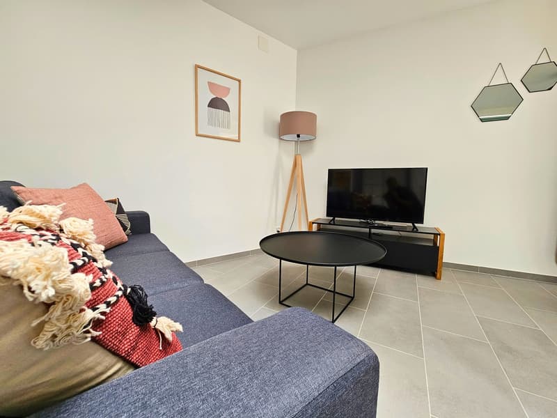 Modern Top-Floor Studio Near Metro - 15 Min to City Centre (3)