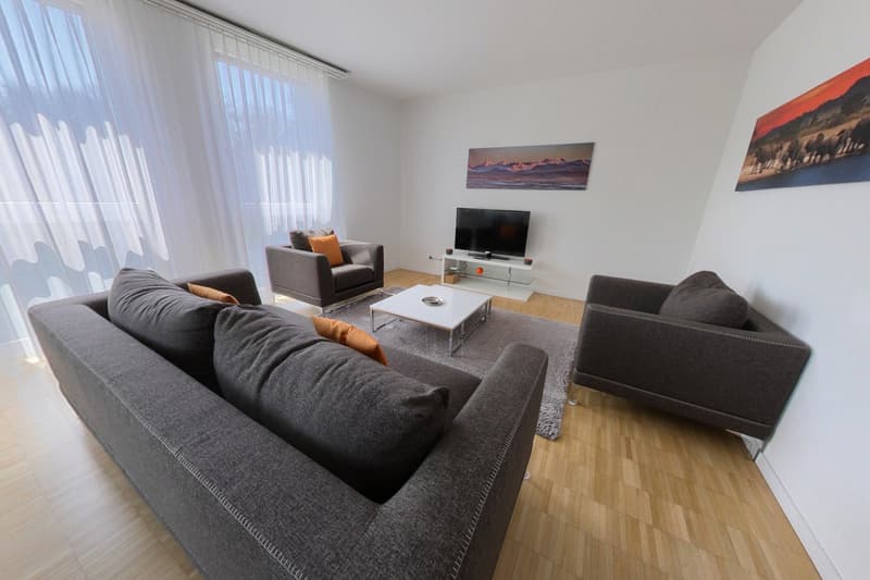 Moderne et lumineux 4.5 pièces avec loggia (1)