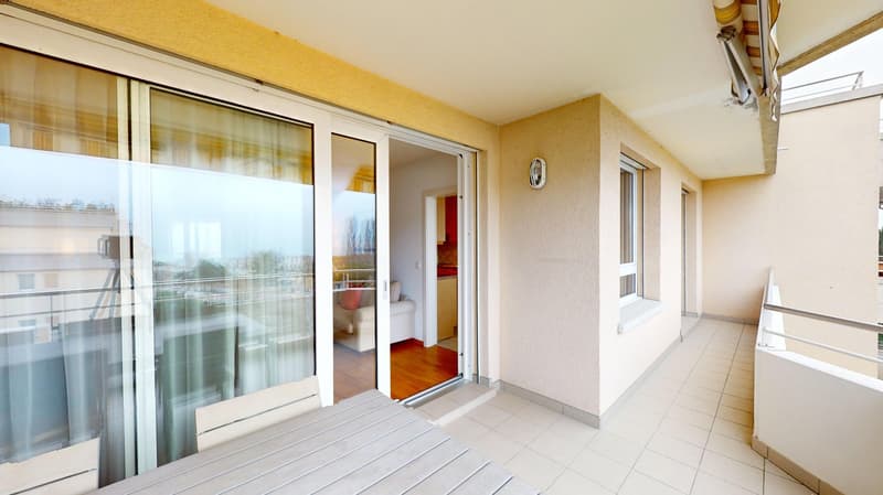 Spacious 2-Bed,2 Bath Apartment with Parking, Balcony and Lake View! (3)