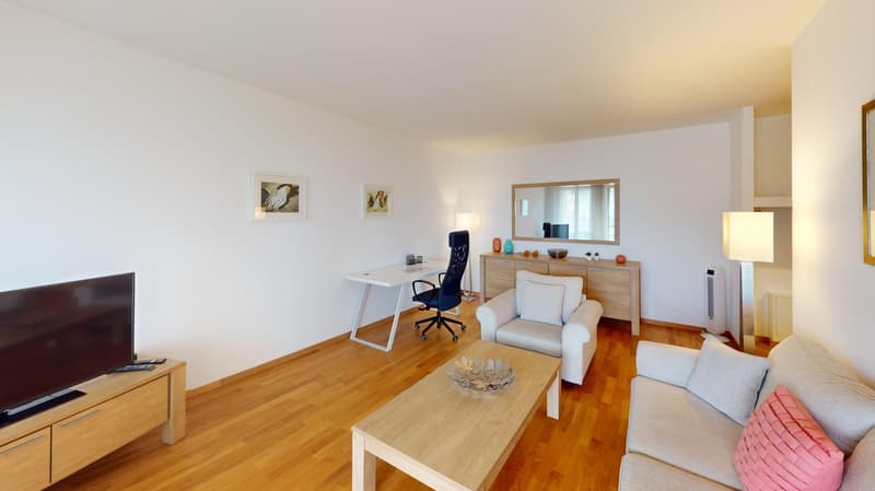 Spacious 2-Bed,2 Bath Apartment with Parking, Balcony and Lake View! (8)