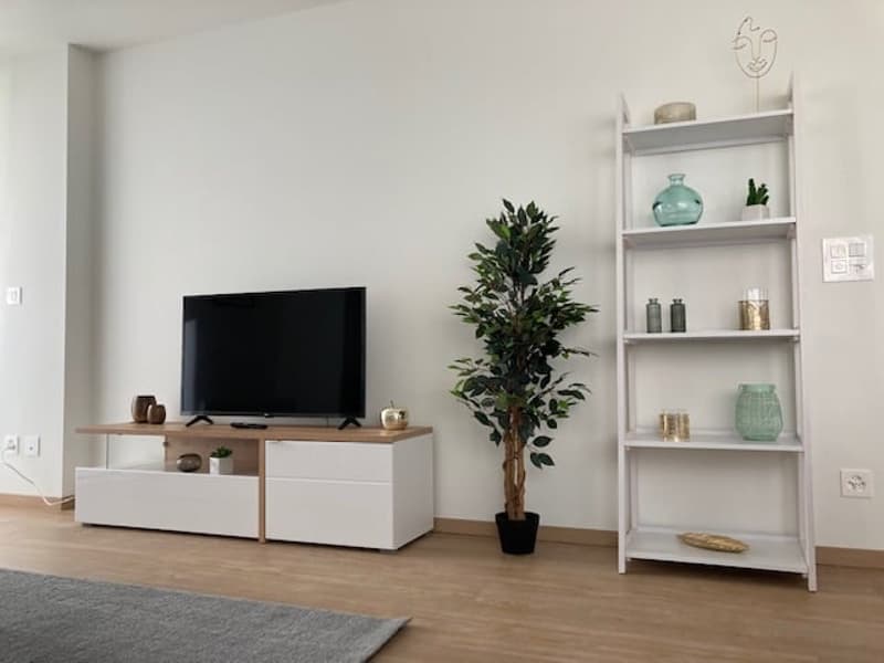 Spacious 85 m² 2-bedroom apartment with lake and mountain views - 3min to lake with parking (12)