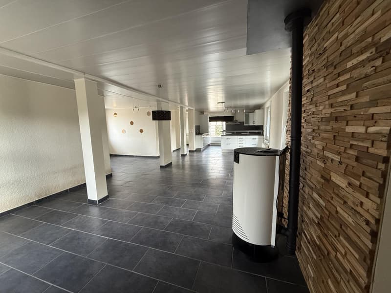 Un bien rare au coeur du Brassus, réunissant habitation et local commercial, avec un beau potentiel d'investissement (8)