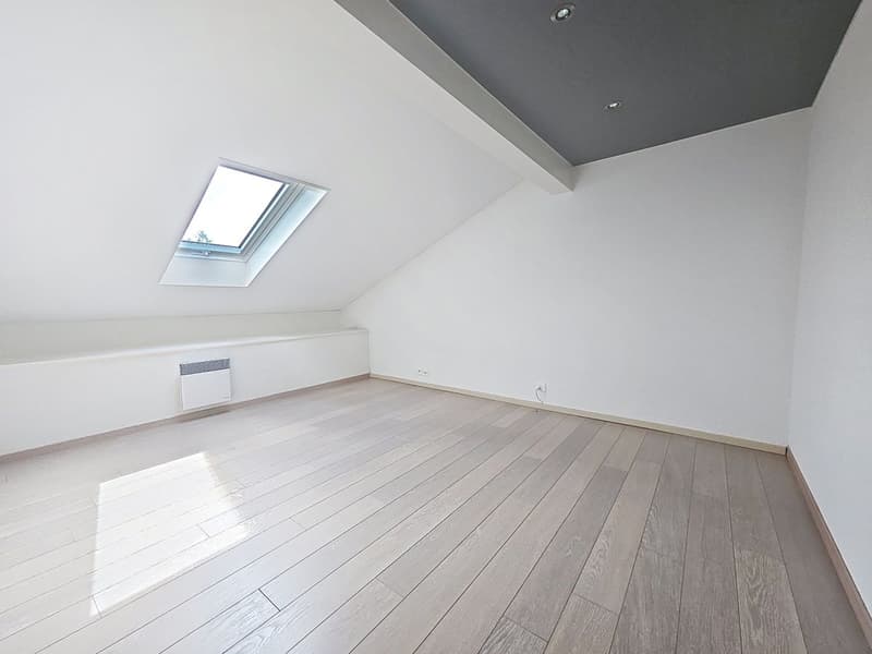 Opportunité rare : maison au centre du bourg de Cossonay avec jardin (9)