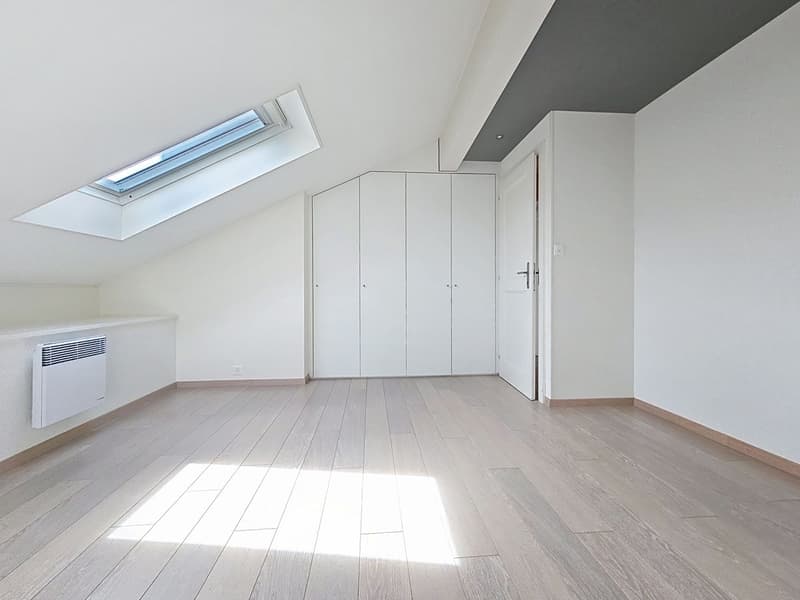 Opportunité rare : maison au centre du bourg de Cossonay avec jardin (8)