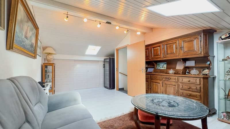 Grande pièce pouvant servir de chambre - séjour - bureau ou autre