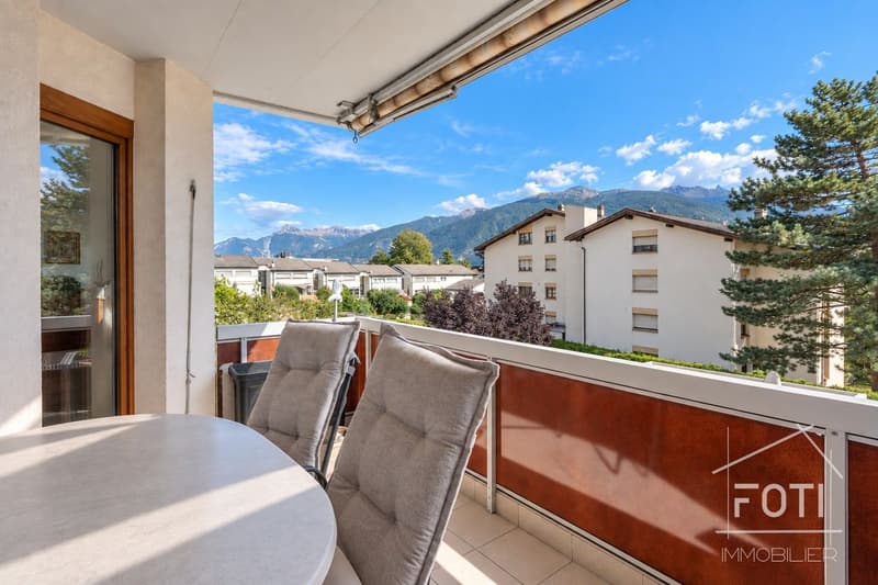 Balcon avec vue sur les Alpes