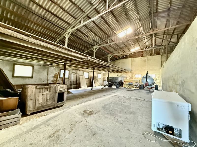 Maison de 405 m2 avec terrain de 4'413 m2 à Bex (32)