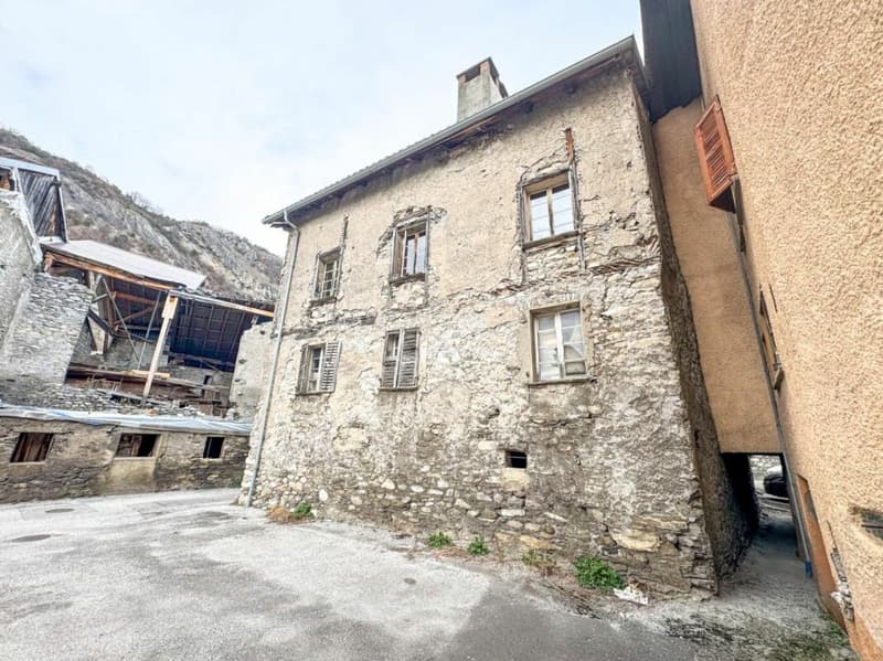 Maison multi-appartements 10 pièces à Ardon (5)