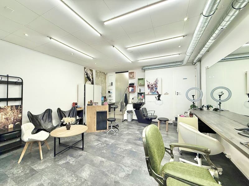 Pas de porte d'un local professionnel au centre de Monthey (4)