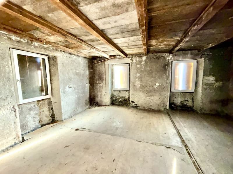 Maison à rénover au centre de Chamoson, vendu avec autorisation de construire (6)