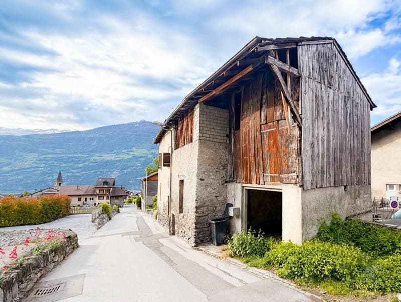 Maison à rénover au centre de Chamoson, vendu avec autorisation de construire (3)