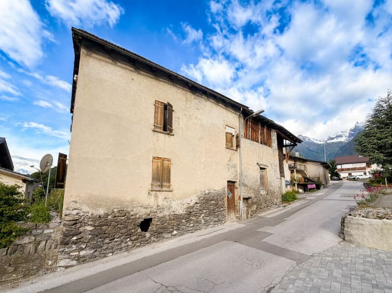 Maison à rénover au centre de Chamoson, vendu avec autorisation de construire (2)