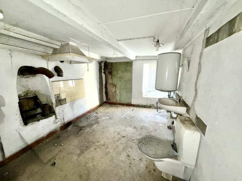 Maison à rénover au centre de Chamoson, vendu avec autorisation de construire (7)