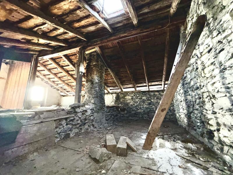 Maison à rénover au centre de Chamoson, vendu avec autorisation de construire (19)