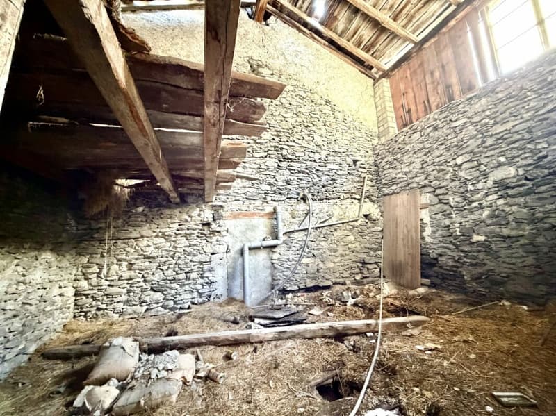 Maison à rénover au centre de Chamoson, vendu avec autorisation de construire (15)
