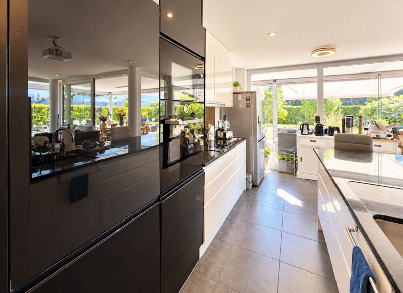 SOMPTUEUX APPARTEMENT DE STANDING AVEC VÉRANDA DE 43 M² ET JARDIN PRIVATIF DE 440 M² (15)