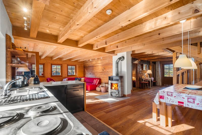 Exclusivité : Magnifique chalet authentique avec fort potentiel (4)