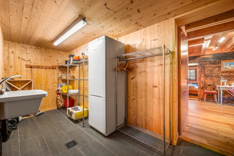 Exclusivité : Magnifique chalet authentique avec fort potentiel (16)