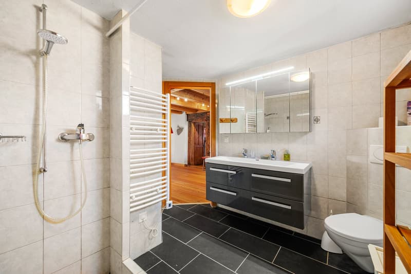 Exclusivité : Magnifique chalet authentique avec fort potentiel (12)