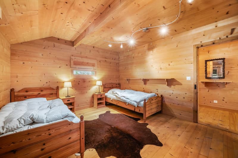Exclusivité : Magnifique chalet authentique avec fort potentiel (15)