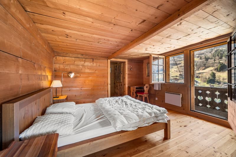Exclusivité : Magnifique chalet authentique avec fort potentiel (14)