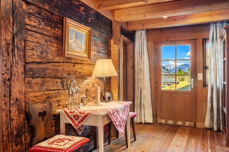 Exclusivité : Magnifique chalet authentique avec fort potentiel (9)