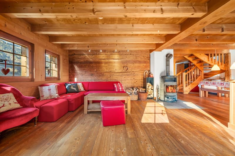 Exclusivité : Magnifique chalet authentique avec fort potentiel (5)