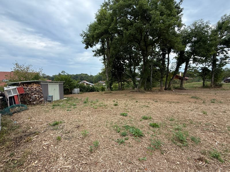 Terrain constructible de 501m2 à Armoy (3)