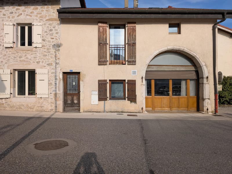 A VENDRE - MAISON DE VILLAGE SANS EXTERIEUR - CESSY (3)