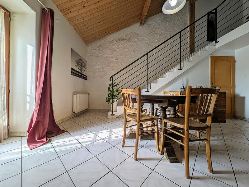 A VENDRE - MAISON DE VILLAGE SANS EXTERIEUR - CESSY (2)