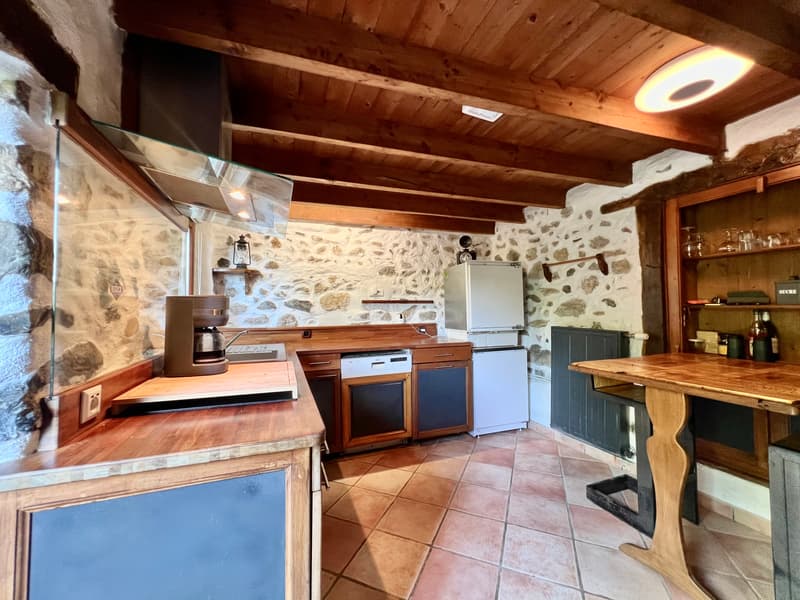 Maison de caractère rénovée à Sillingy. (6)