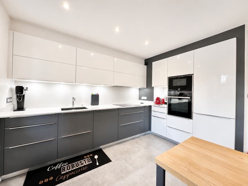 Appartement entièrement rénové de 80 m²   Triangle d'Or d'Annecy (3)