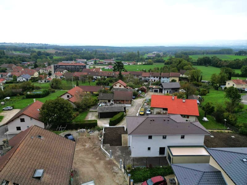 Terrain viabilisé 724m2 sur ä Peron (Logras) (2)