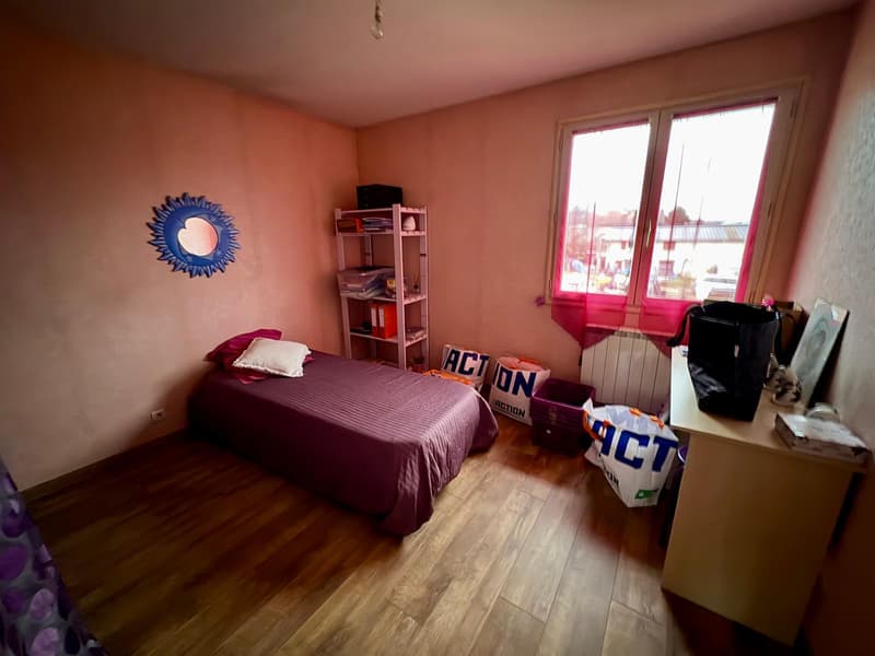 Propriété Multifonctionnelle avec Local Commercial, ENTREPOT, Garages et Partie Habitable Proche Divonne-les (12)