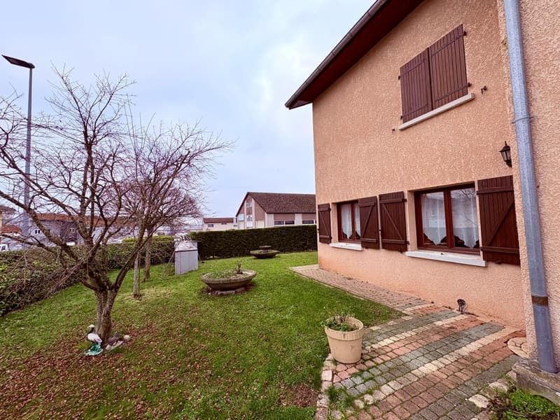 Propriété Multifonctionnelle avec Local Commercial, ENTREPOT, Garages et Partie Habitable Proche Divonne-les (5)