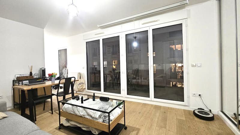 Studio récent et lumineux avec balcon   Clichy centre (4)