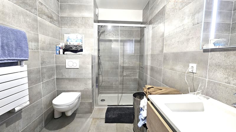 Studio récent et lumineux avec balcon   Clichy centre (8)