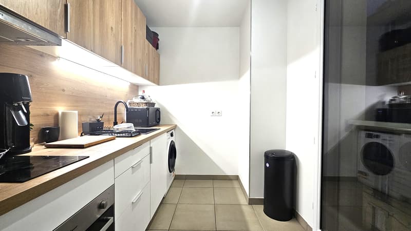 Studio récent et lumineux avec balcon   Clichy centre (5)