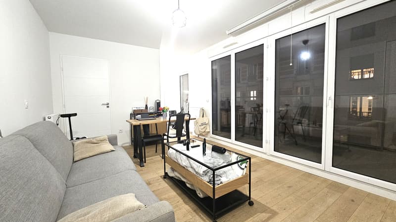Studio récent et lumineux avec balcon   Clichy centre (3)