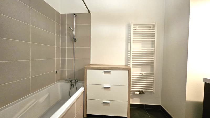 Saint-Genis-Pouilly centre T3 de 71 m² avec balcon et garage (13)