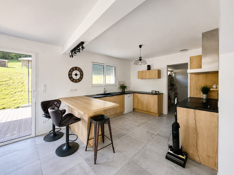 CHAVANNAZ Maison familiale récente de 136 m² avec jardin de 1 200 m², vue dégagée et environnement privilégi (4)