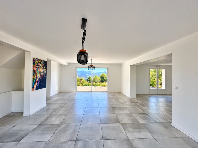 CHAVANNAZ Maison familiale récente de 136 m² avec jardin de 1 200 m², vue dégagée et environnement privilégi (3)