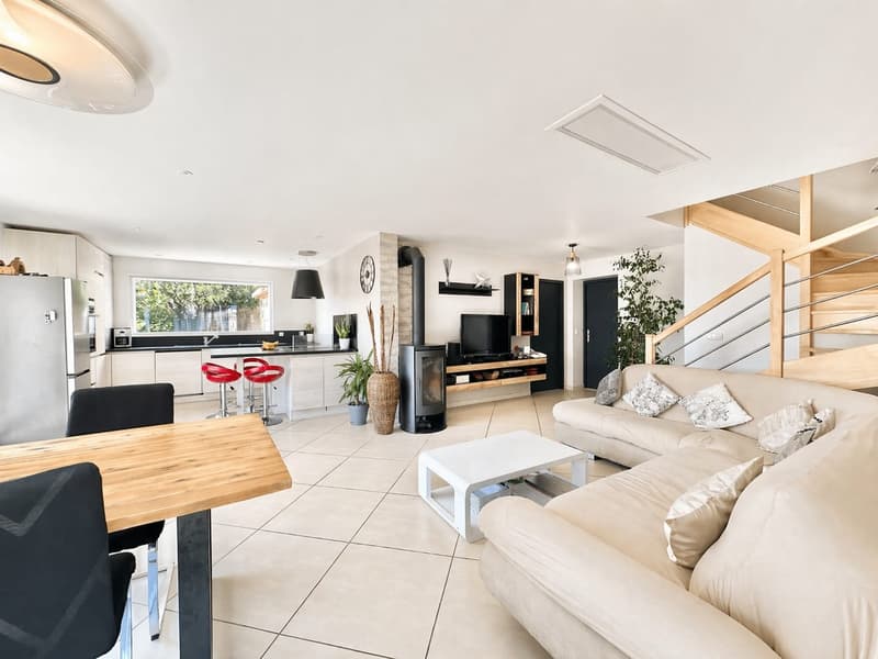 Villa contemporaine avec studio indépendant et vue magnifique!!! (2)
