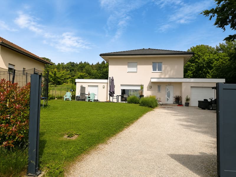 CHAVANNAZ Maison familiale récente de 136 m² avec jardin de 1 200 m², vue dégagée et environnement privilégi (2)
