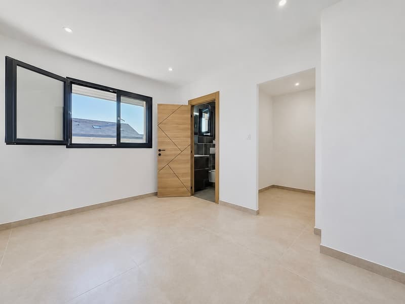 Maison mitoyenne neuve de 106 m² aux belles prestations à Saint-Cergues (11)